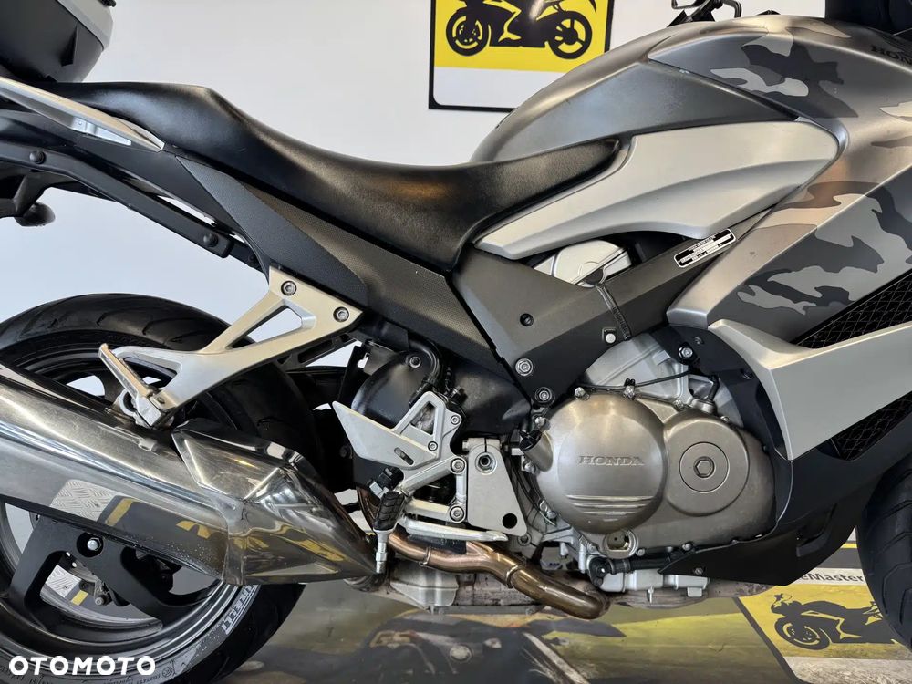 Honda VFR - 14