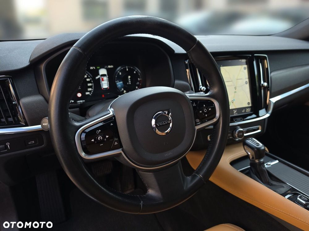 Volvo V90 Cross Country - 11