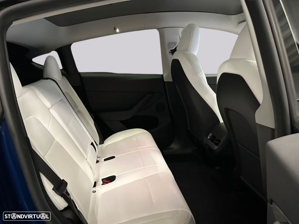 Tesla Model Y - 16