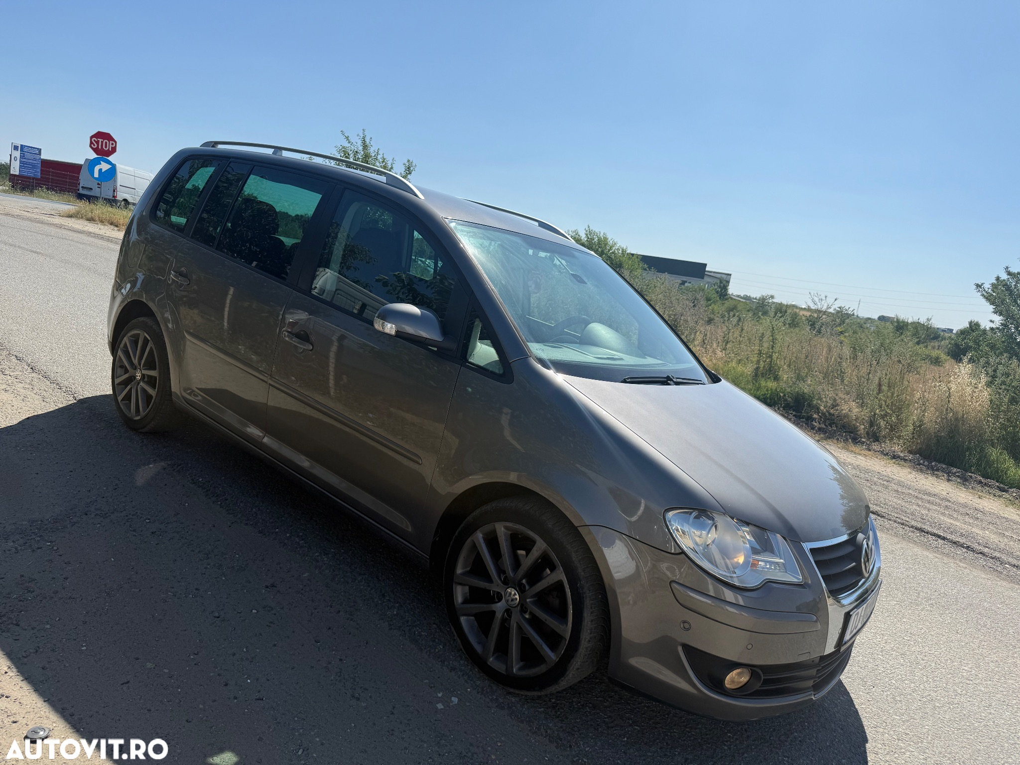 Volkswagen Touran 1.9 TDI DPF Trendline DSG - 4