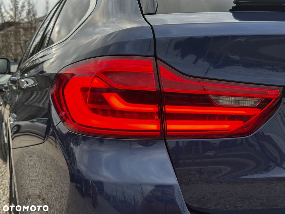 BMW Seria 5 530d xDrive Touring - 10