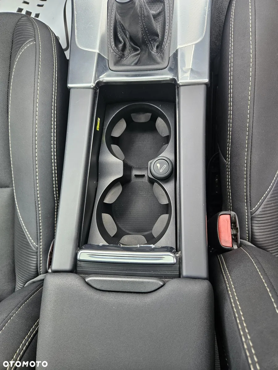 Volvo S60 D3 R-Design - 32