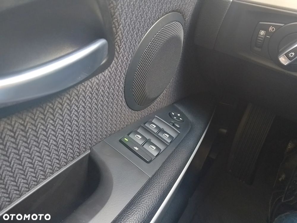 BMW Seria 3 318d DPF - 29