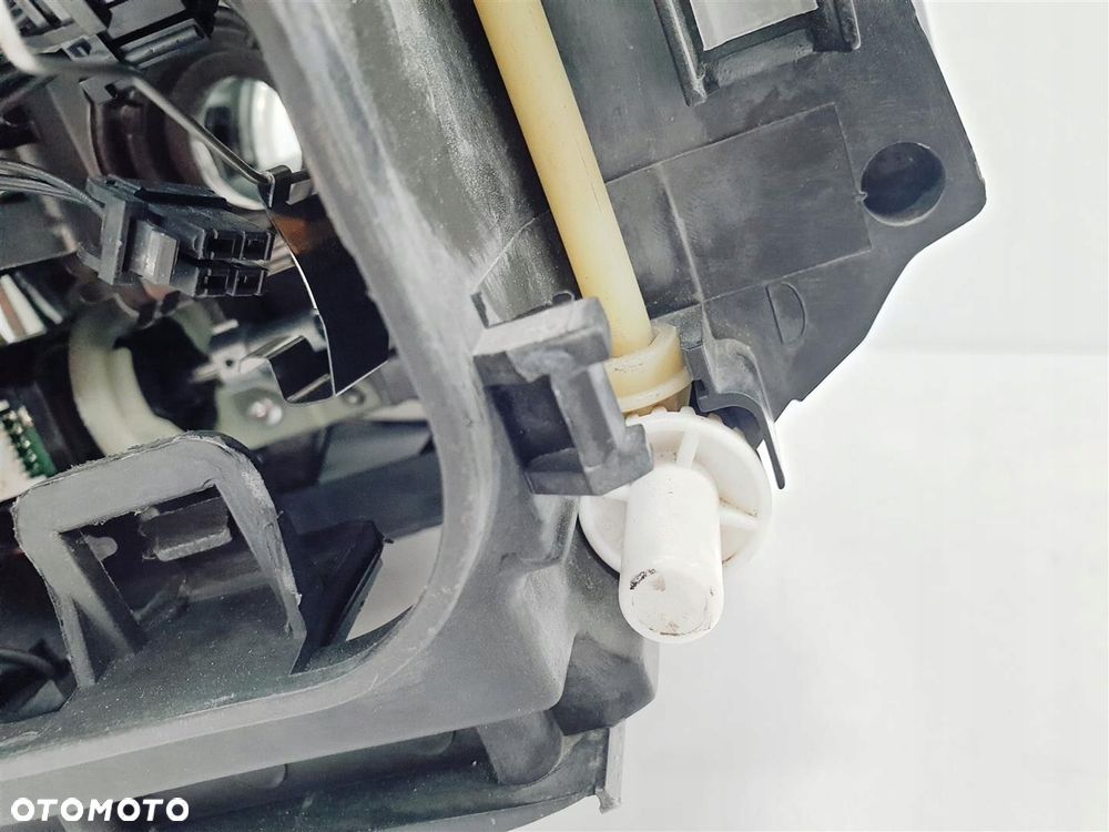 VW PASSAT B6 3C0 05-08r PRAWA LAMPA PRZÓD XENON ORY EU - 7