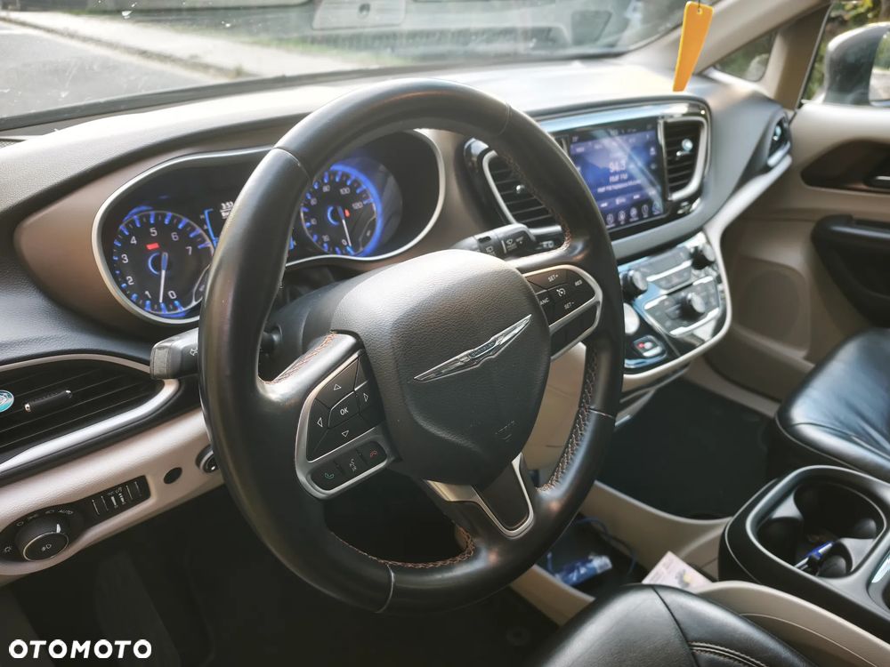 Chrysler Pacifica - 15
