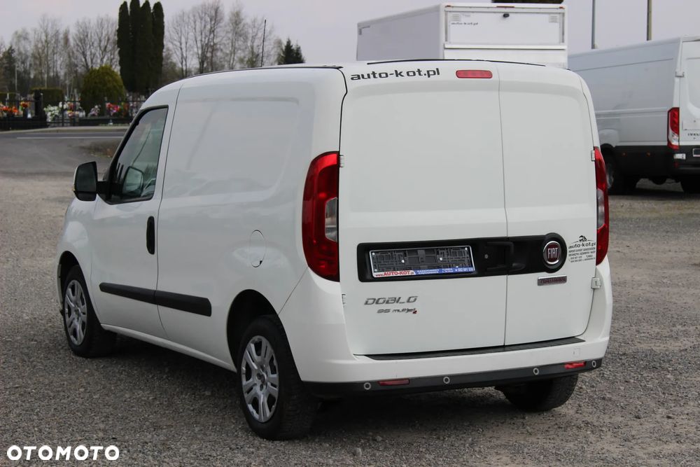 Fiat DOBLO 1.3 multijet 95KM / KLIMA /NAWIGACJA / B.DRZWI/ SERWIS FR/ IDEALNY STAN / - 2