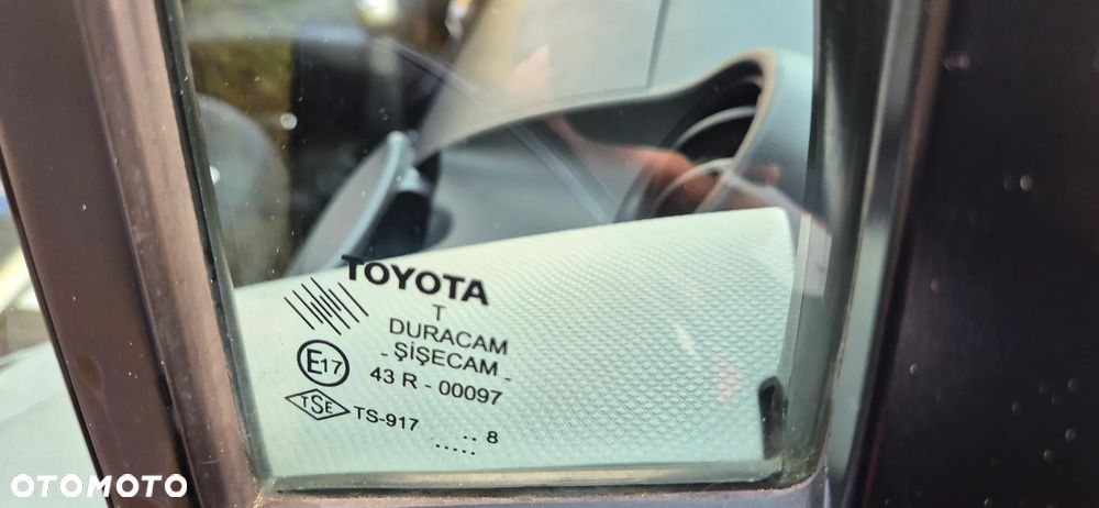 Toyota Yaris 1.3 VVT-i Executive - 26