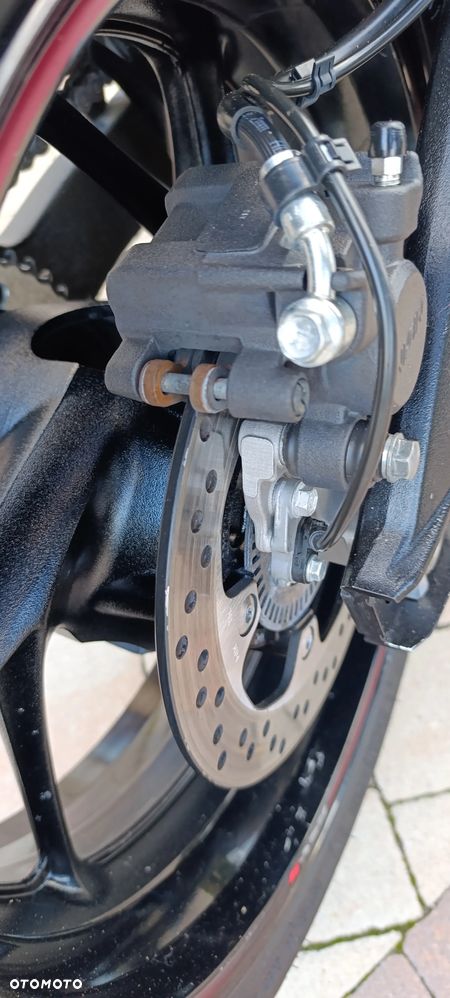 Suzuki GSX 1000 - 22
