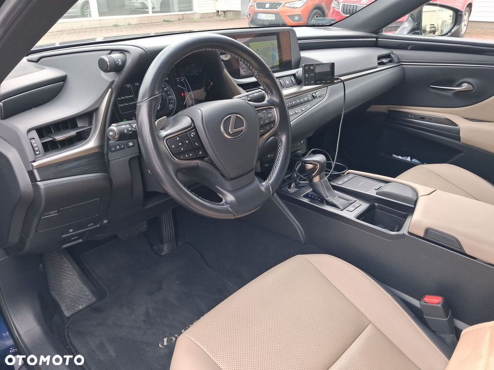 Lexus ES 300h Business Edition - 18