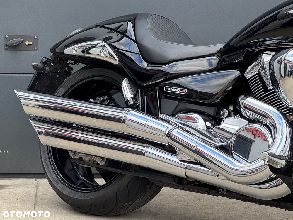 Suzuki Intruder - 3