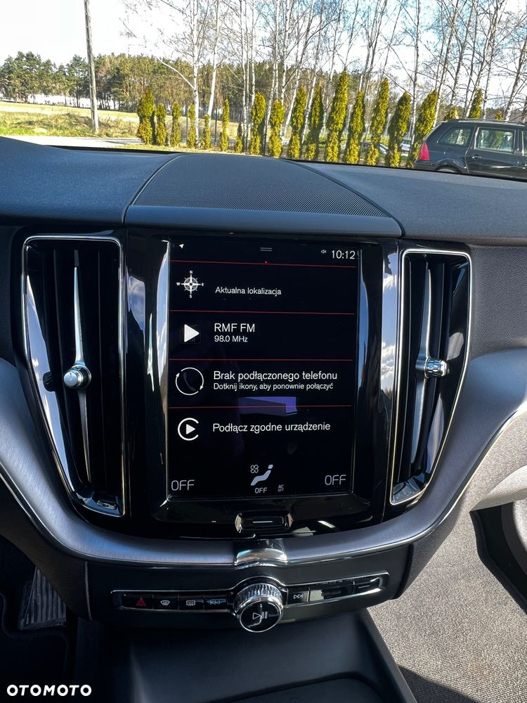 Volvo XC 60 B4 D AWD Geartronic Momentum Pro - 11