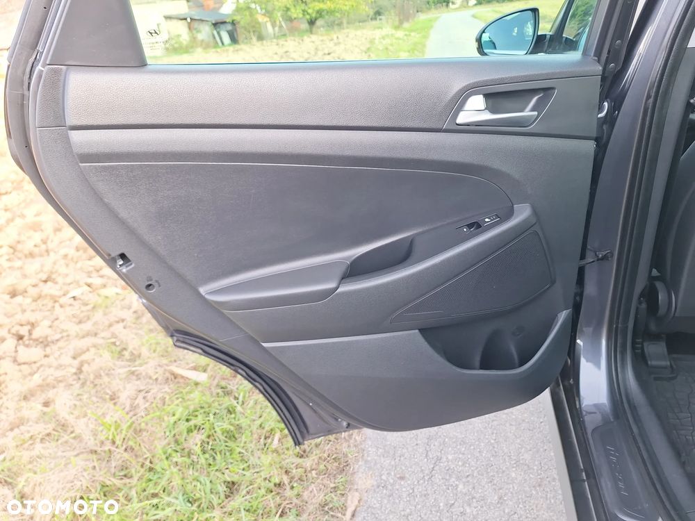 Hyundai Tucson 2.0 CRDI BlueDrive Style 2WD - 22