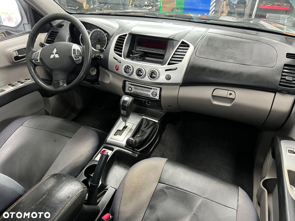 Mitsubishi L200 2.5 DID Instyle Sport - 22