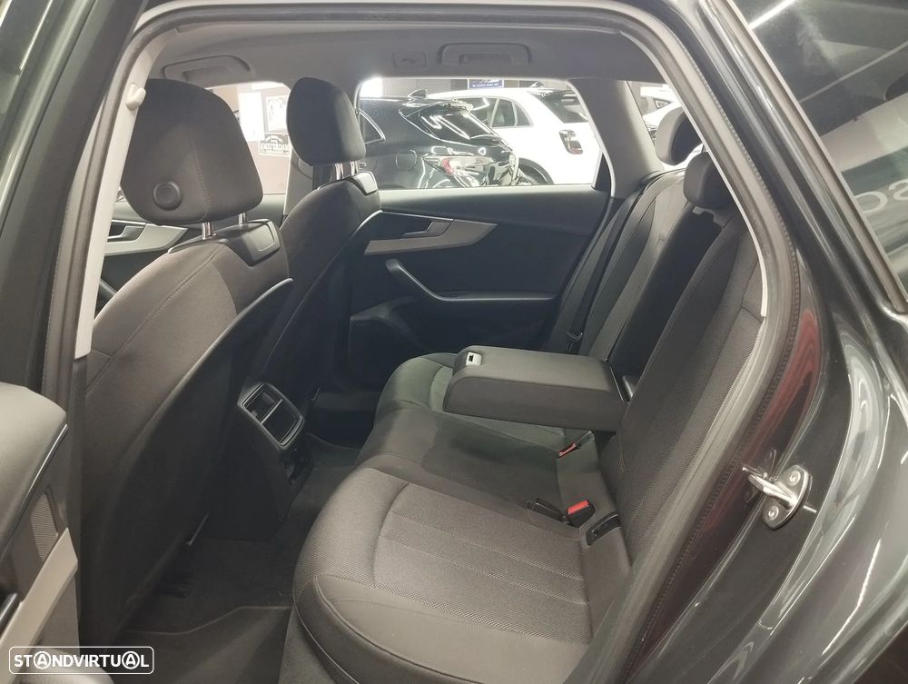 Audi A4 Avant 30 TDI S tronic - 13