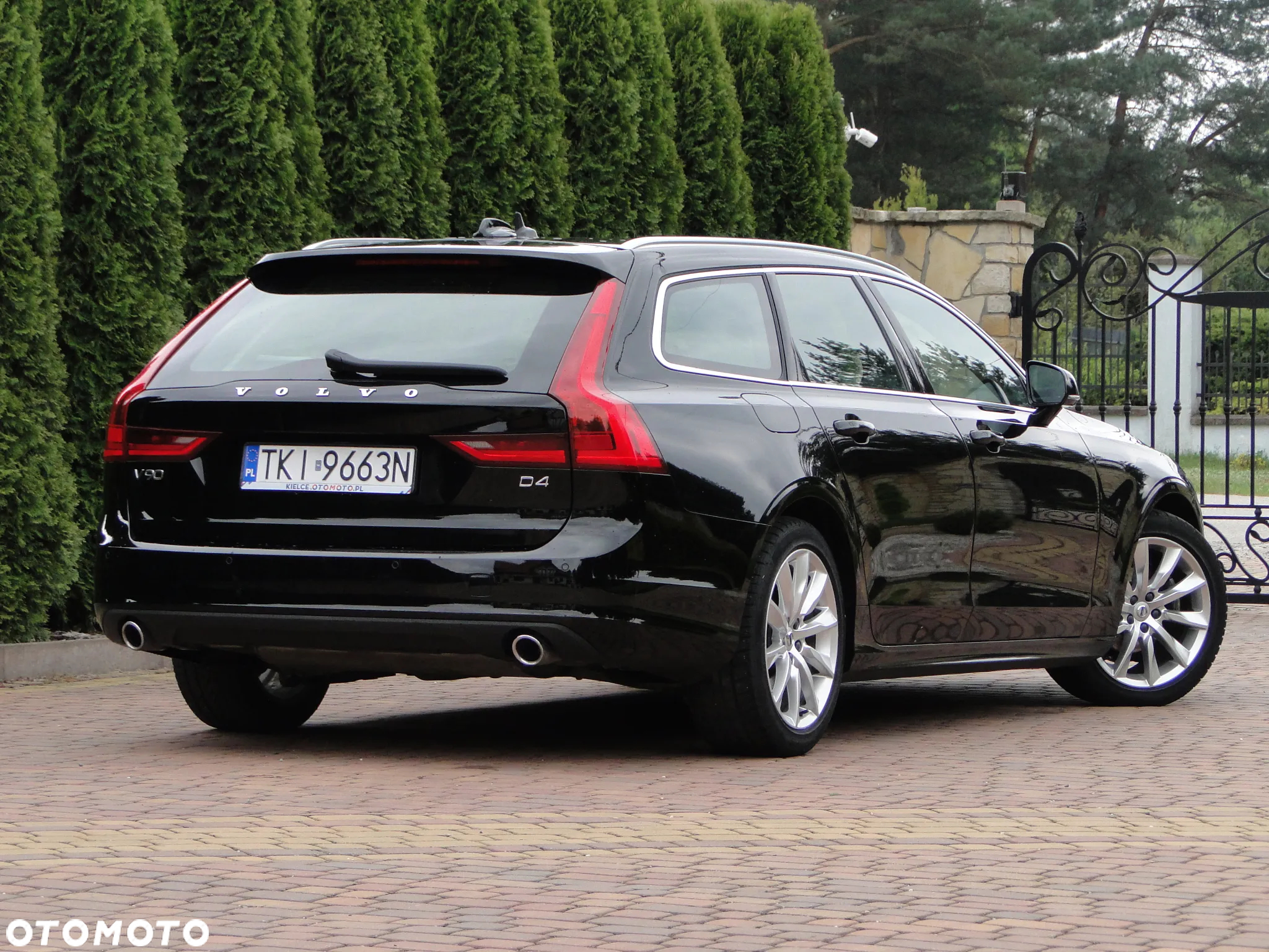 Volvo V90 D4 Momentum Pro - 4