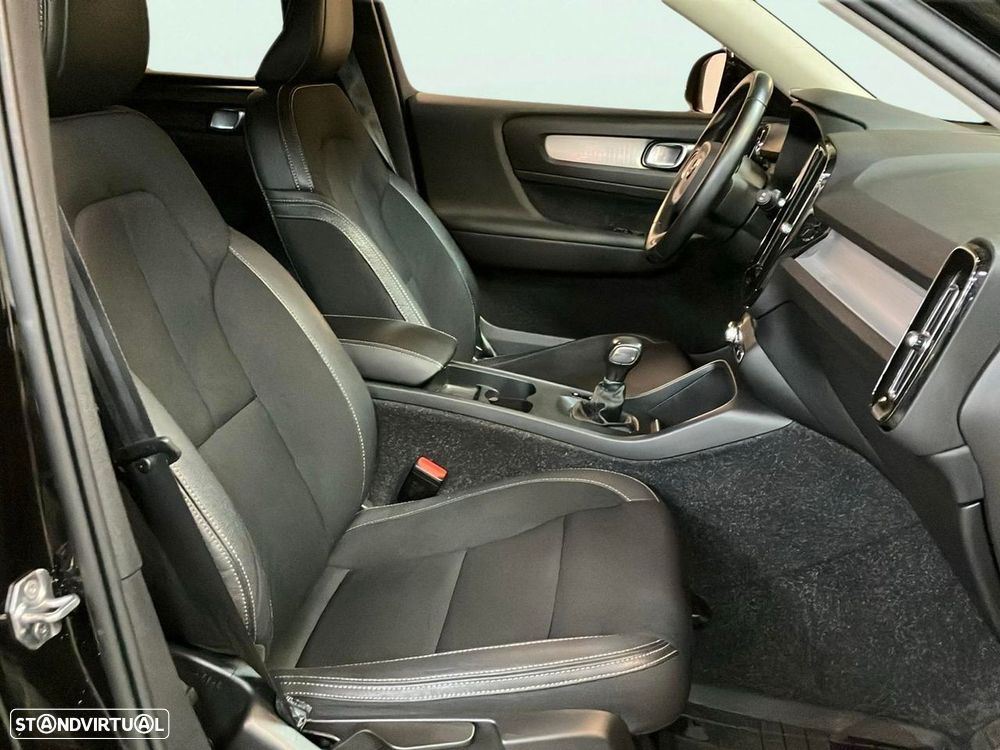 Volvo XC 40 1.5 T3 Momentum Plus - 17