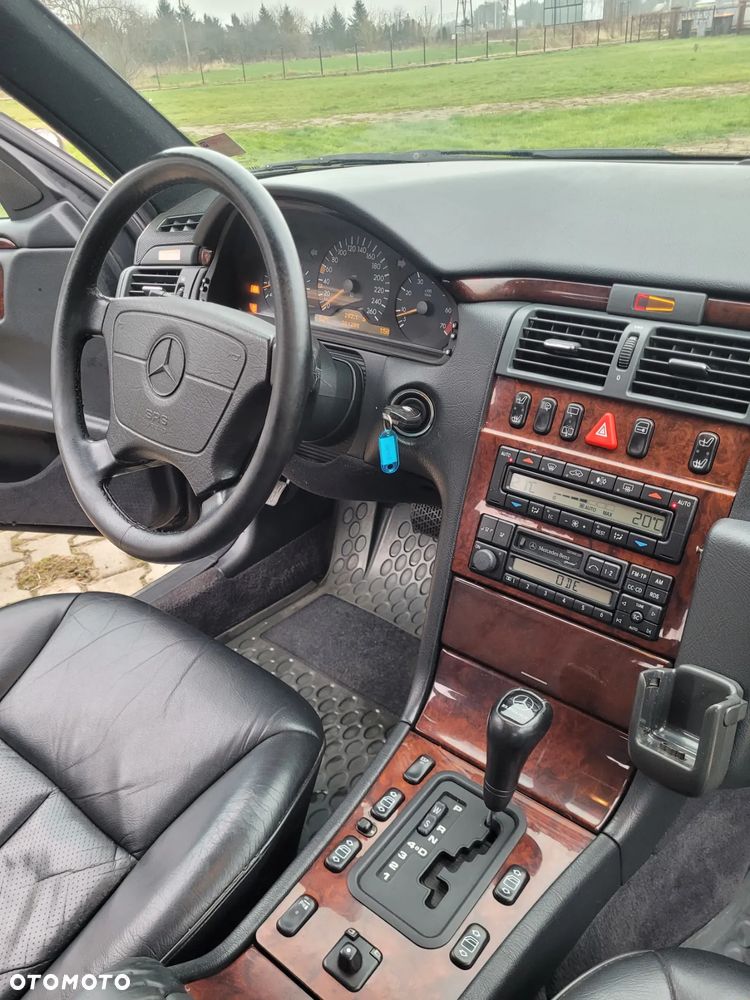 Mercedes-Benz Klasa E 430 T Elegance - 32