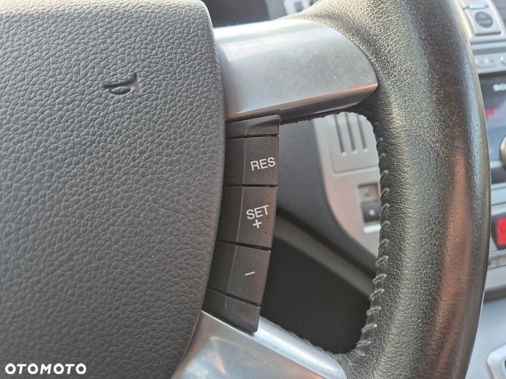 Ford Kuga - 10