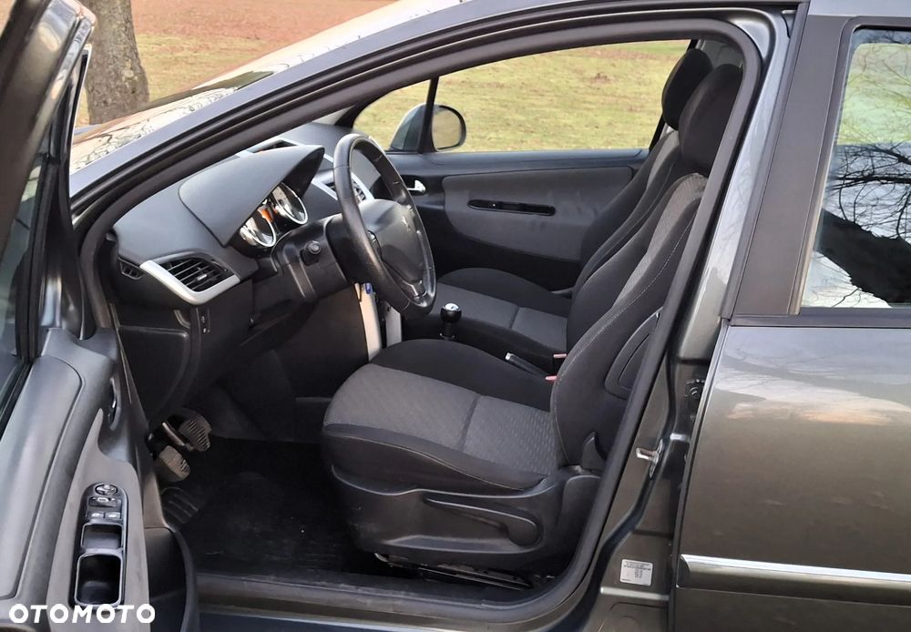 Peugeot 207 1.6 Trendy - 9