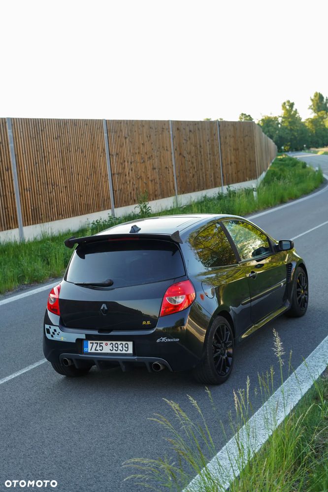 Renault Clio Sport F1-Team R27 - 4