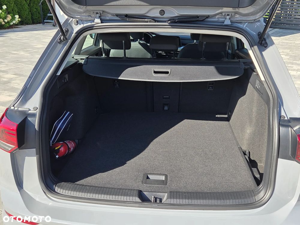 Volkswagen Golf - 8