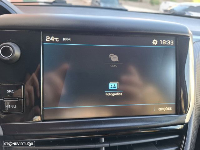 Peugeot 208 1.2 PureTech Signature - 19
