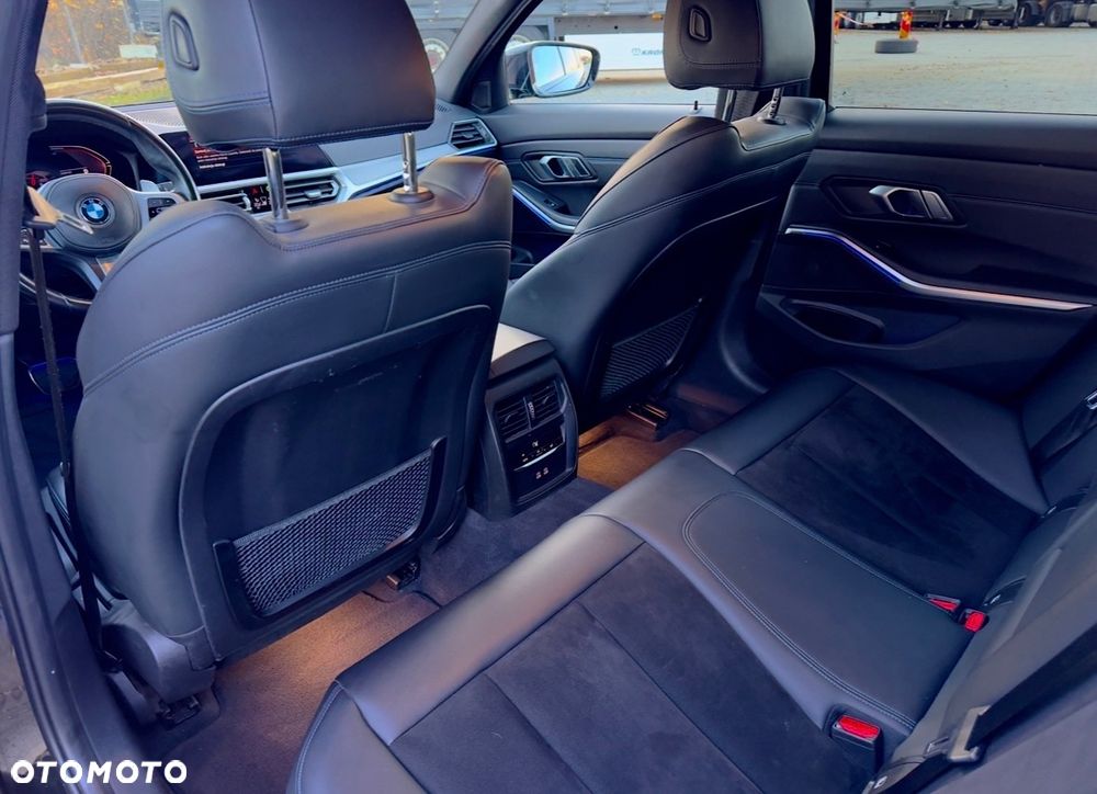 BMW Seria 3 320d Touring M Sport - 38