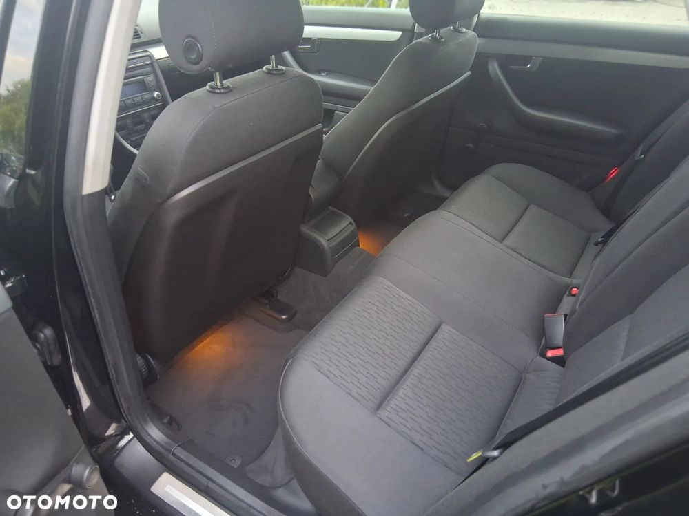 Audi A4 Limousine - 8
