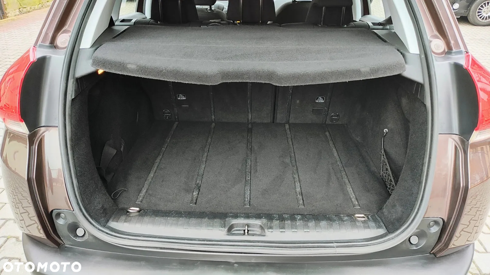 Peugeot 2008 1.6 e-HDi Style S&S - 10