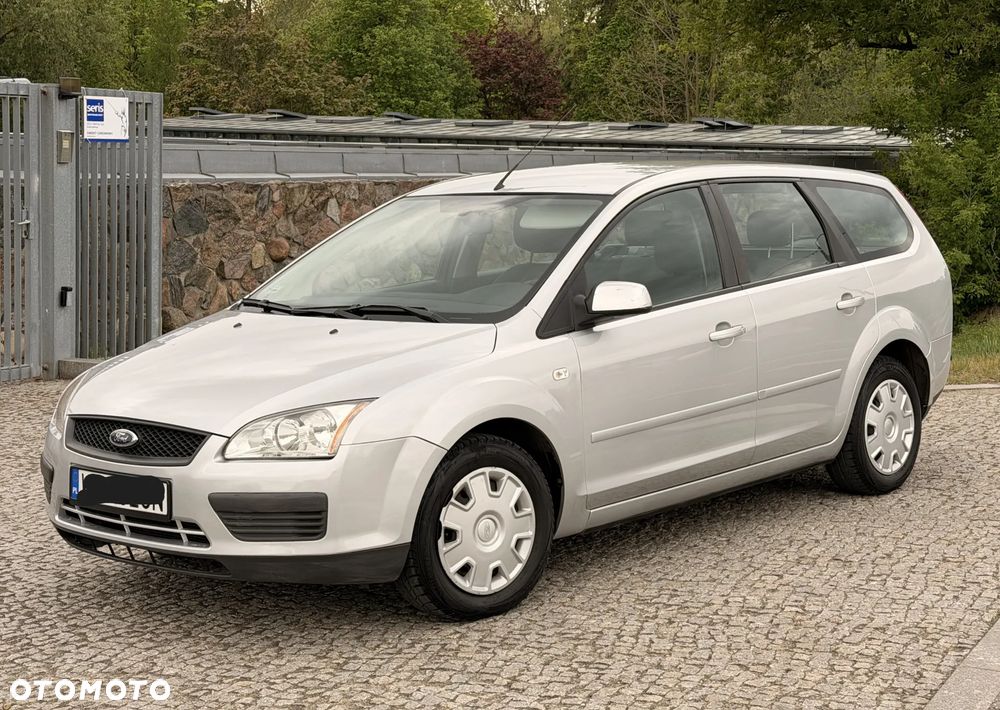 Ford Focus 1.6 Ambiente - 2