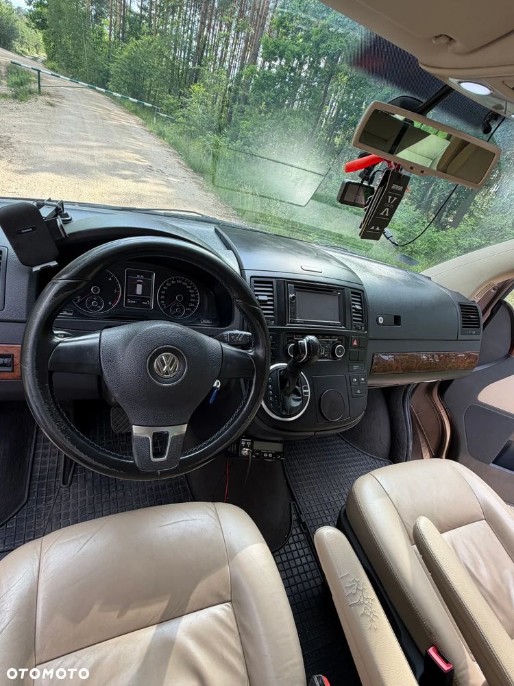 Volkswagen Multivan - 16