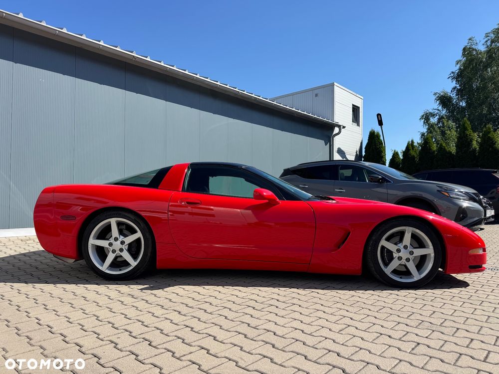 Chevrolet Corvette - 4