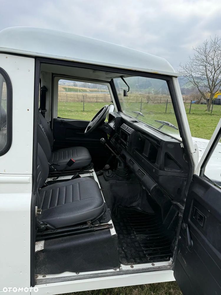 Land Rover Defender - 12