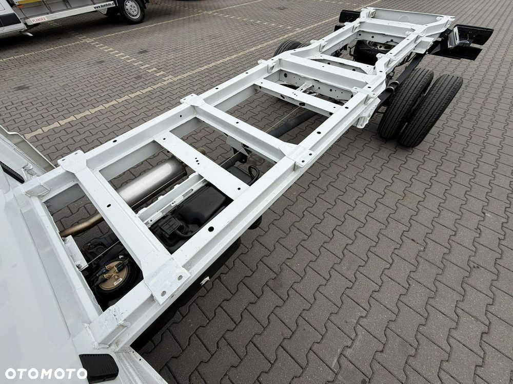 Mercedes-Benz Sprinter - 10