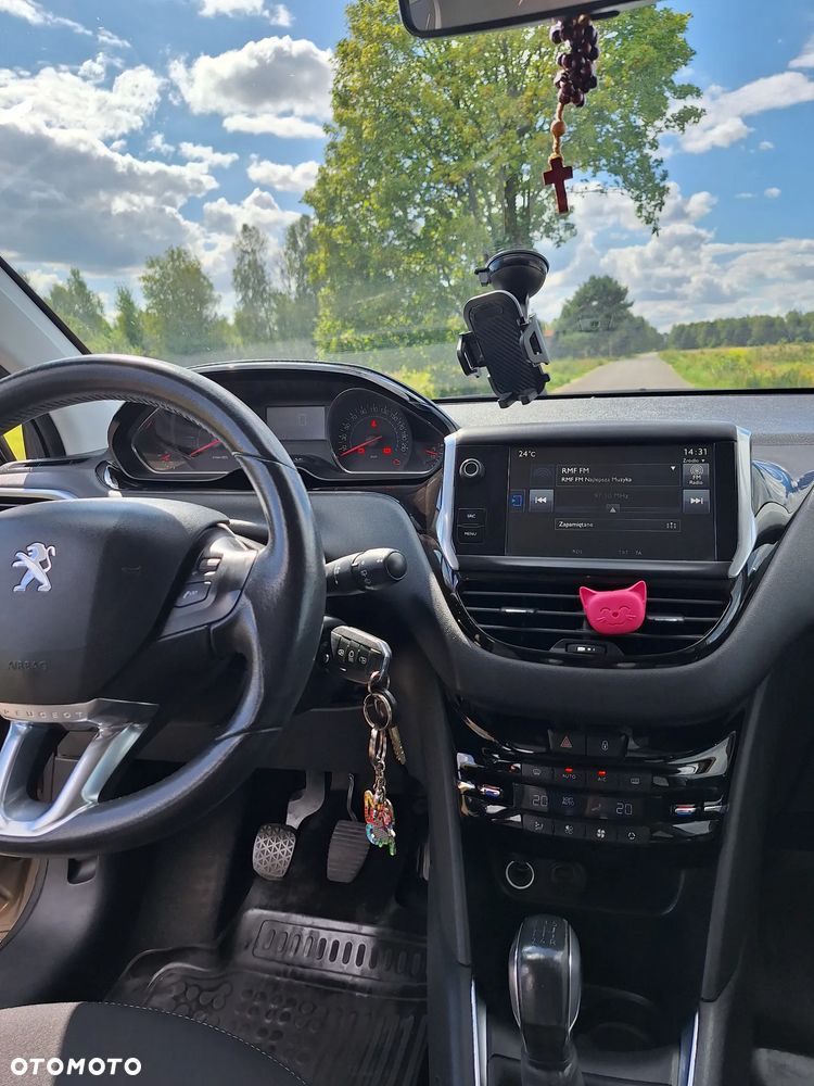 Peugeot 208 - 11
