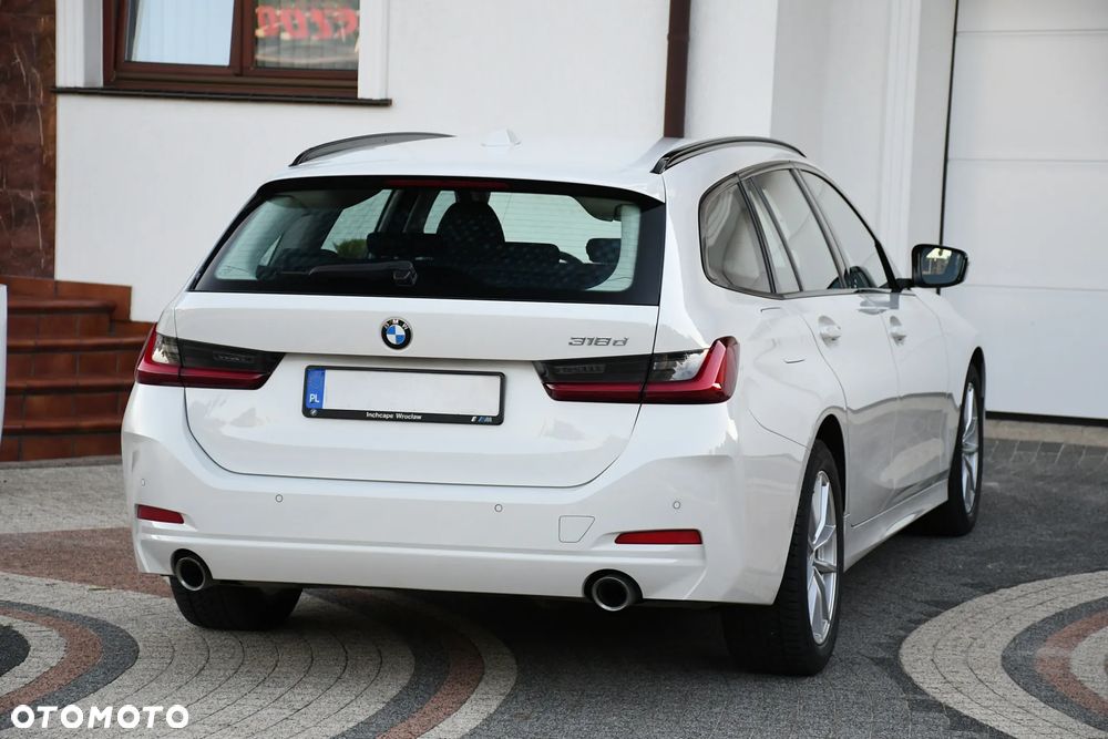 BMW Seria 3 318d mHEV - 12