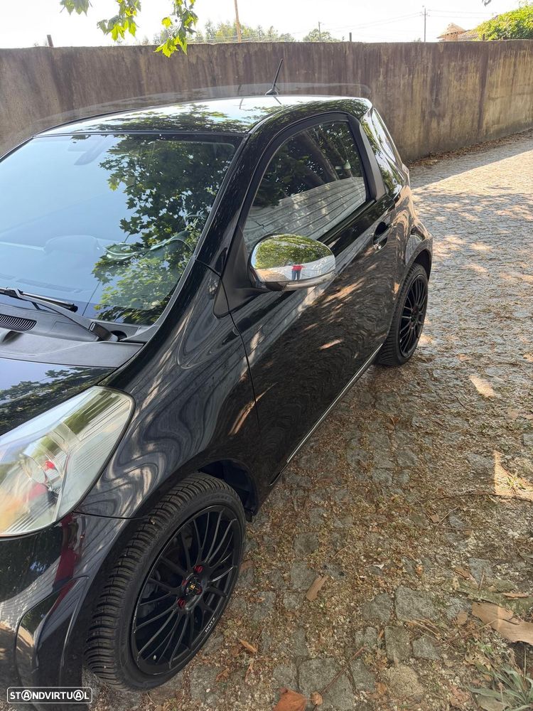 Toyota iQ - 3