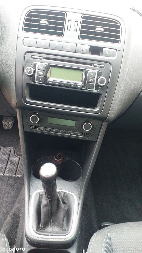 Na części Polo V 6R 1.4 benzyna silnik CGG skrzynia LVE lak. LP3G zderzak maska drzwi błotnik szyba fotele kanapa deska lampa - 7