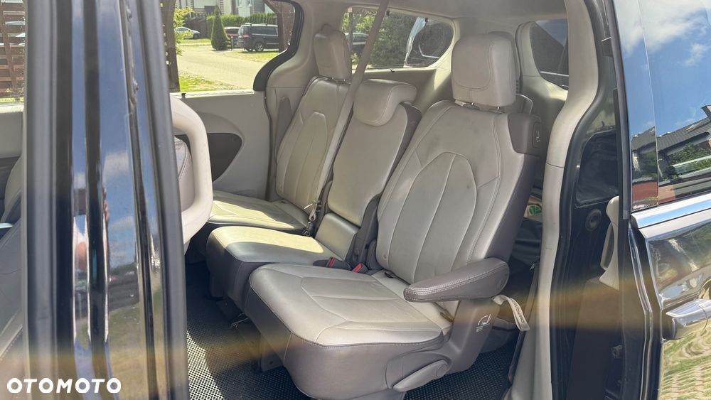 Chrysler Pacifica - 10