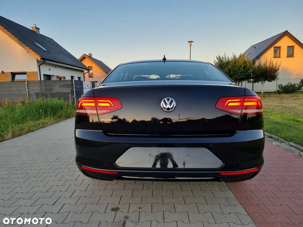 Volkswagen Passat 2.0 TDI SCR DSG Trendline - 12