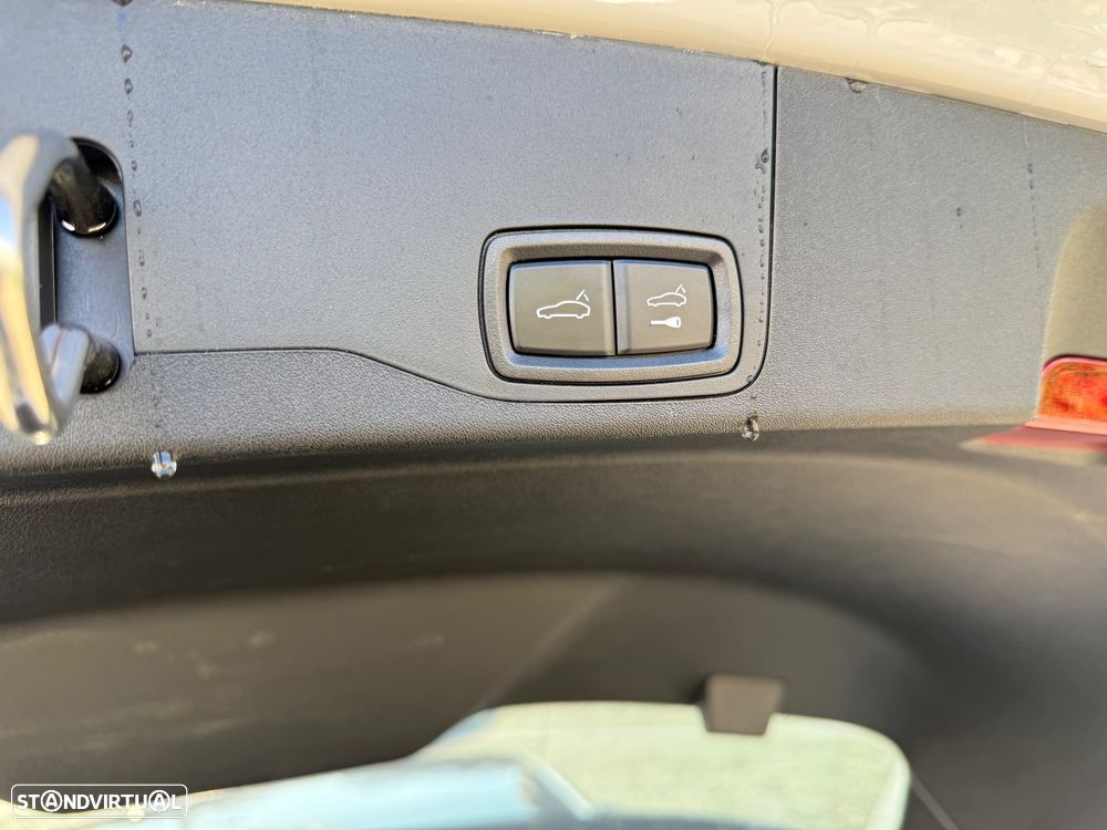 Porsche Taycan Cross Turismo 4 - 10