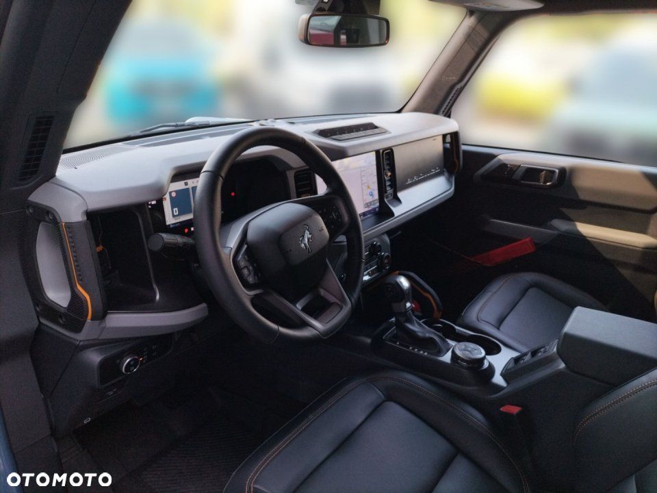 Ford Bronco - 10