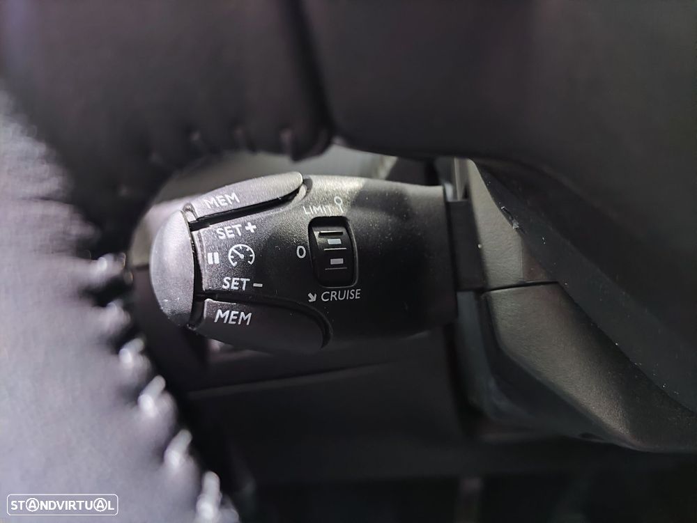 Peugeot 2008 1.2 PureTech Style - 12