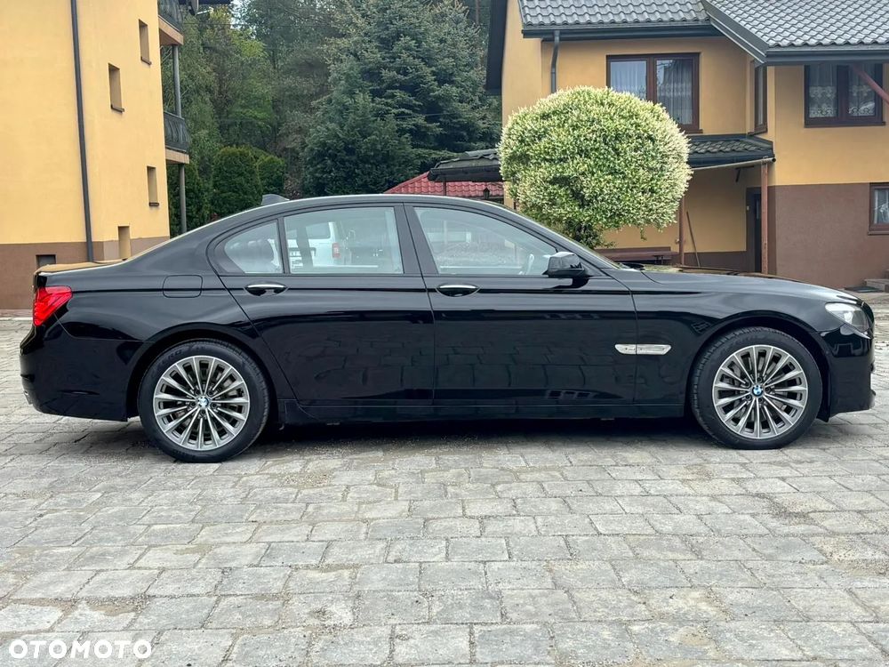 BMW Seria 7 750i L xDrive - 34