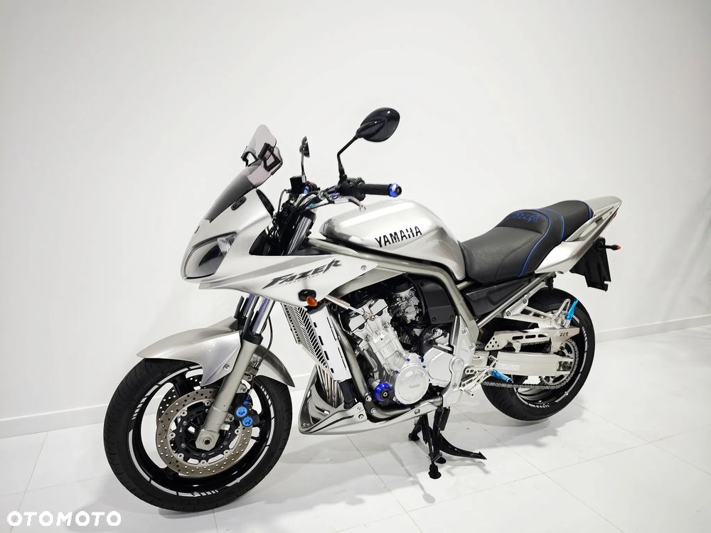 Yamaha FZS - 19