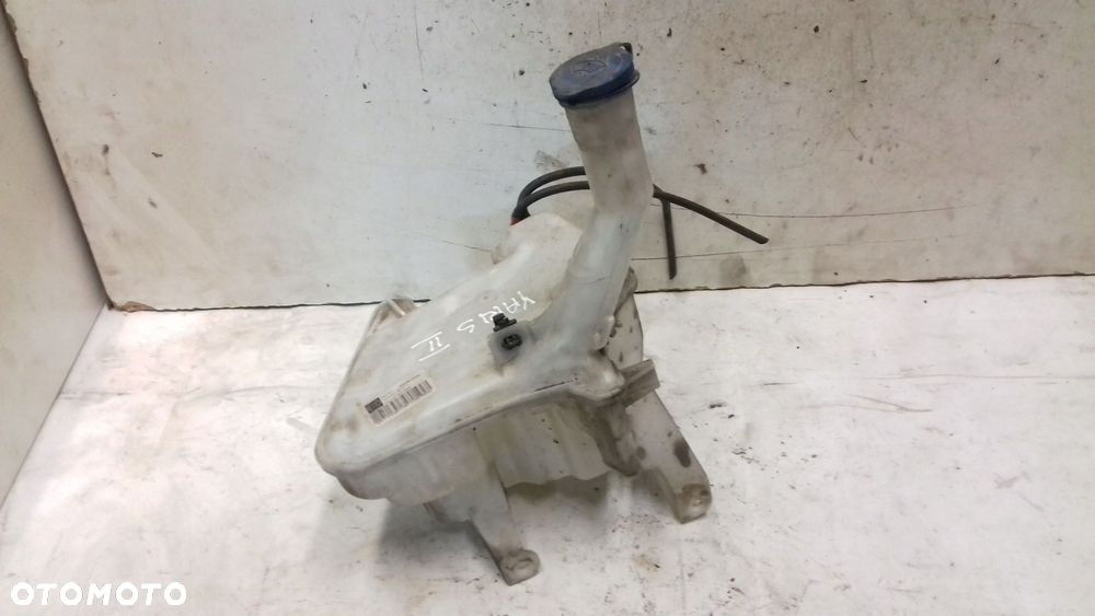 zbiorniczek spryskiwaczy 853100d060 toyota yaris ii 05- - 2