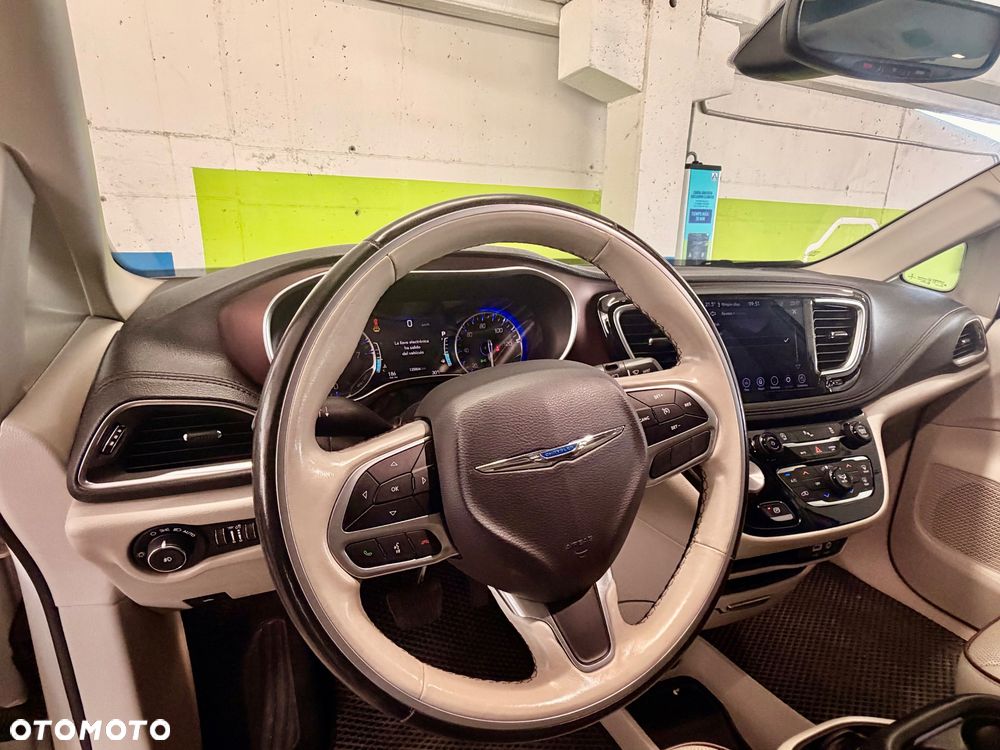 Chrysler Pacifica - 13