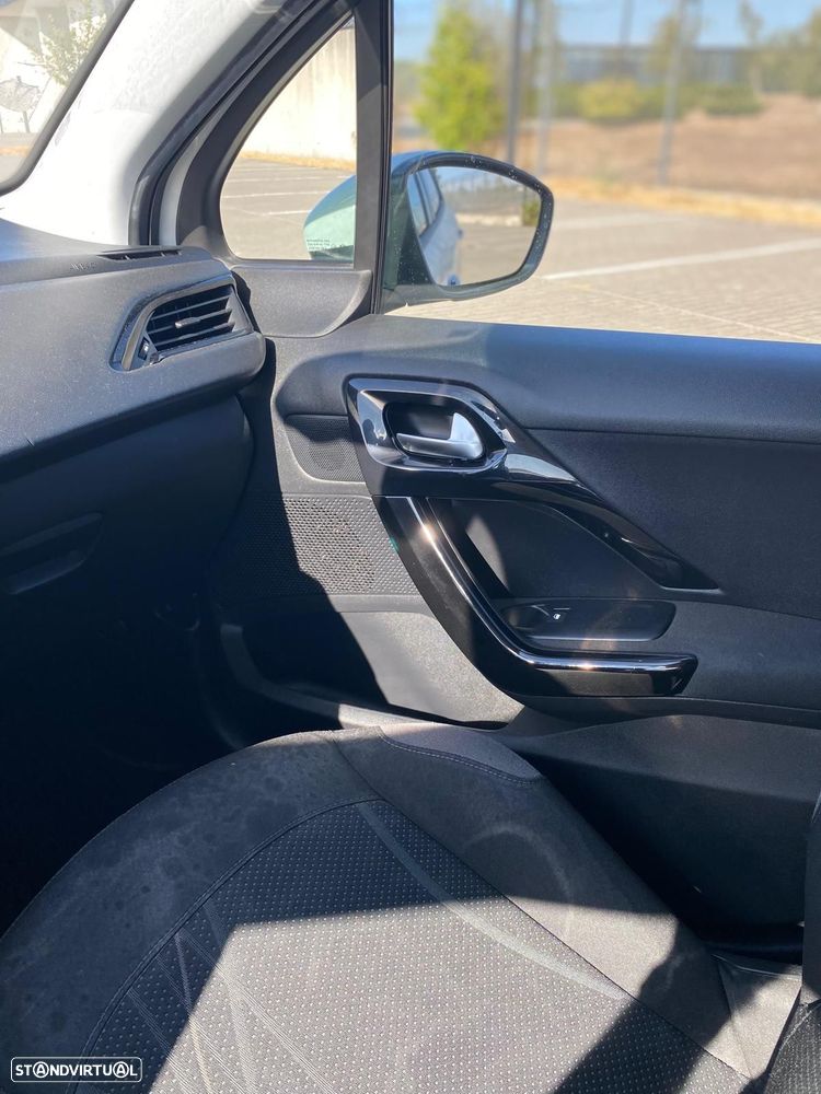 Peugeot 208 1.4 HDi - 23