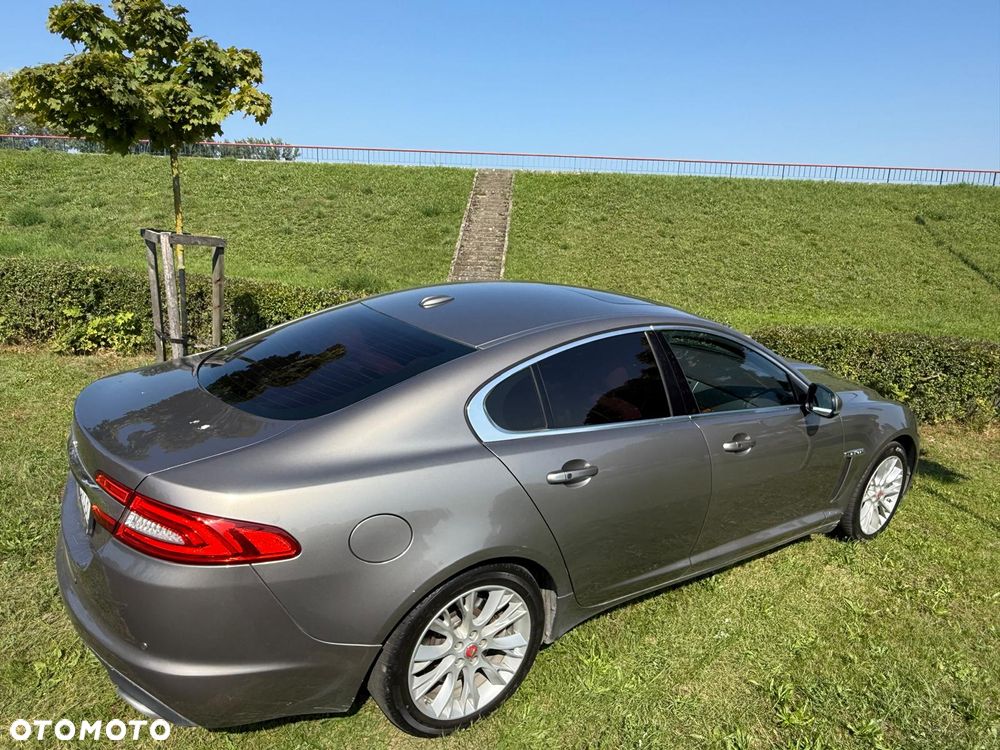 Jaguar XF 3.0 V6 D Luxury - 13