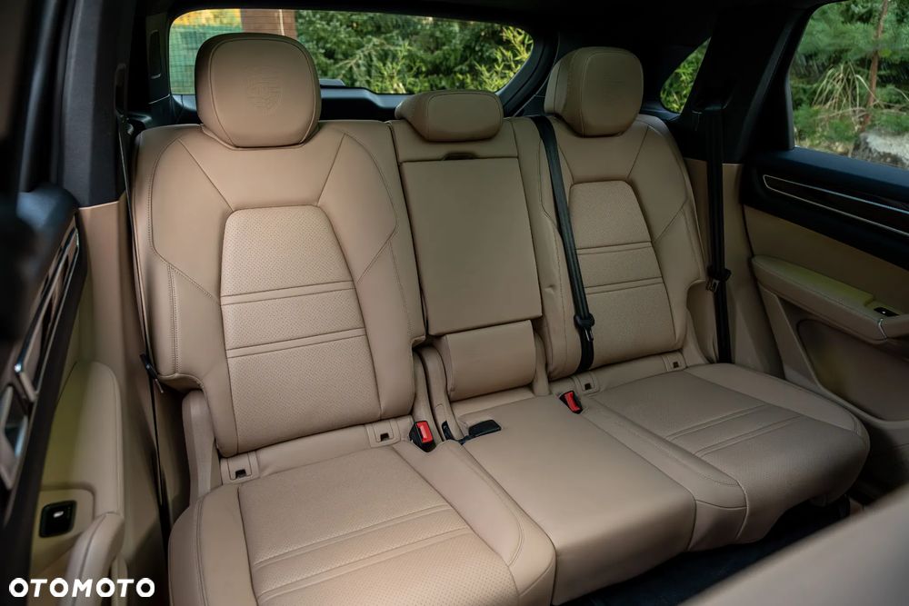 Porsche Cayenne Standard - 40